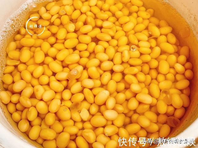 外行|打豆浆时,泡好的黄豆直接磨是外行!多加1步,豆浆又香又浓又滑