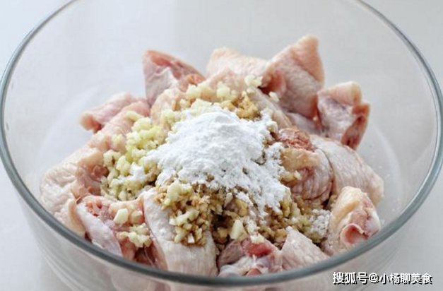 玉米淀粉|蒸鸡翅比可乐鸡翅简单，肉质鲜嫩，美味可口，一家老小都爱吃