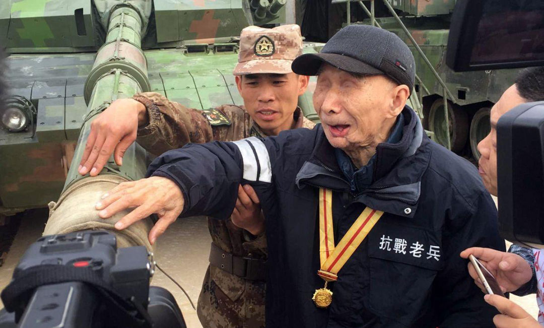 身份|老人隐姓埋名71年,因一章印暴露身份,部队立即出动6辆坦克