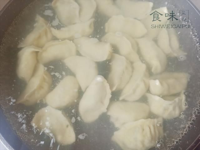 搅拌均匀|头伏到吃饺子，分享8种饺子馅的调法，有荤有素，鲜嫩营养又多汁