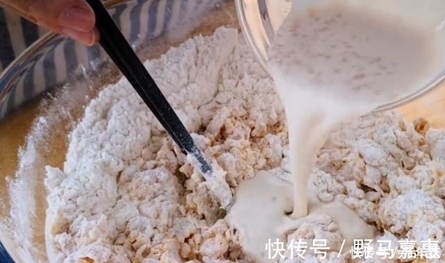 红薯里加一个鸡蛋，不用烤箱，不用锅烙，简单一做，比面包还好吃