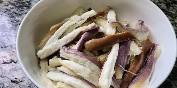 黄豆酱|茄子这样做味道更香，教你一道蒜蓉茄子的做法，简单美味嘴馋就做