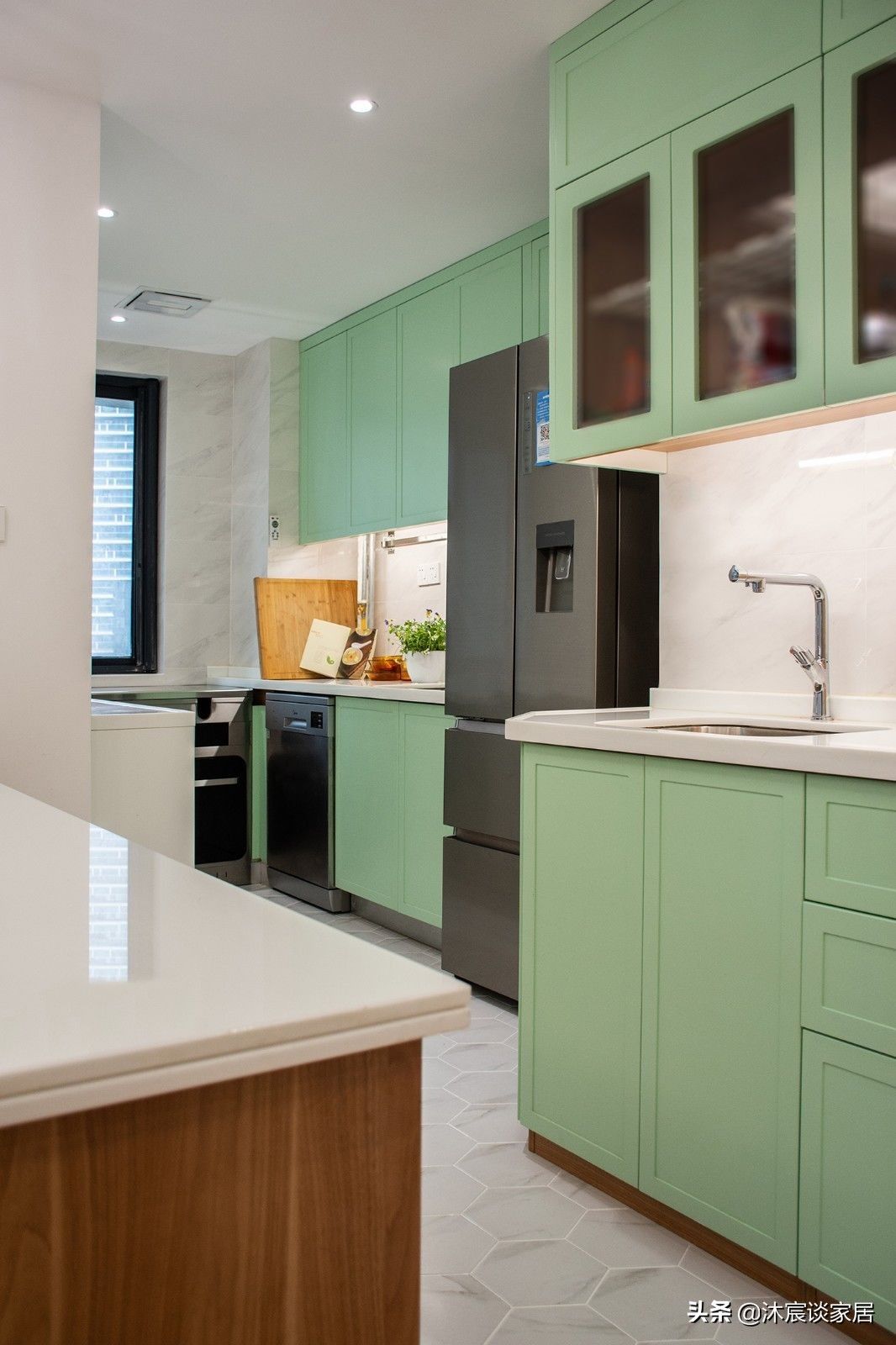 客厅|她家的客厅不一样，用卡座取代沙发，好看又实用，真是小户型救星