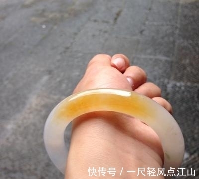 翡翠手镯 一般冰种玉镯子的价位