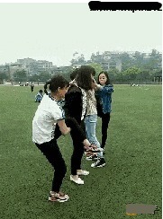 |搞笑GIF:本想给女友一个惊喜,没想到遇到了丈母娘