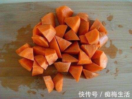 小米|胡萝卜和此物一起煮粥吃,脾胃养好了,视力变好了,也不失眠了