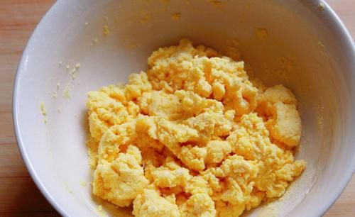 别只会烙葱油饼了，教你做玉米烙饼，不放一滴油，香甜又有嚼劲