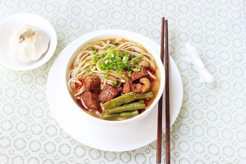 冬天别犹豫吃面,这碗红烧面太香了,有肉有菜吃一口就上瘾