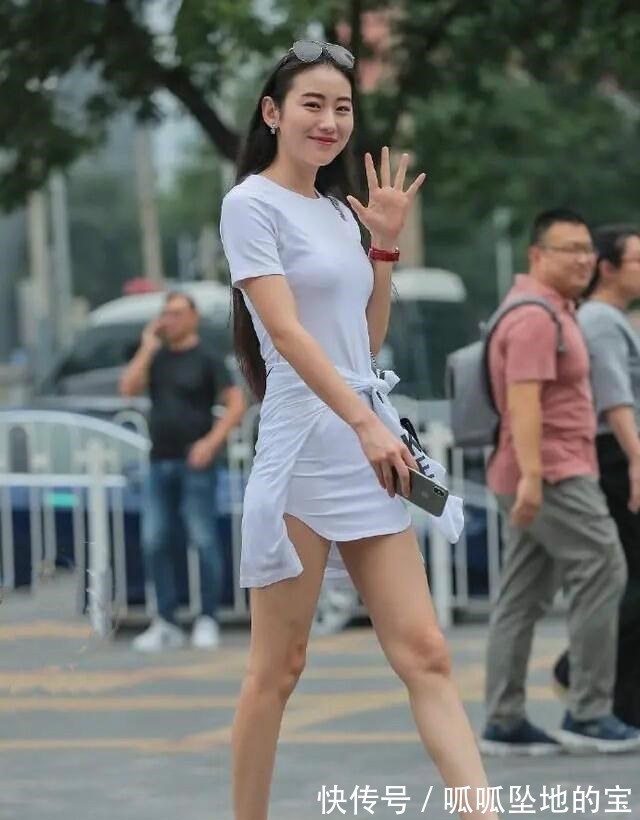 装扮 独特优雅的包臀裙装扮简约不失高端，拉伸身材曲线，简单搭配！