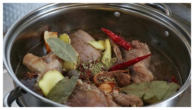 教你家庭秘制酱牛肉配方，学会这做法，酱香十足，口感紧实超入味