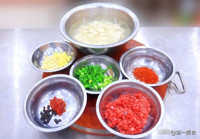 麻婆豆腐原来这么简单，厨师长教你诀窍，嫩滑爽口，麻辣鲜香