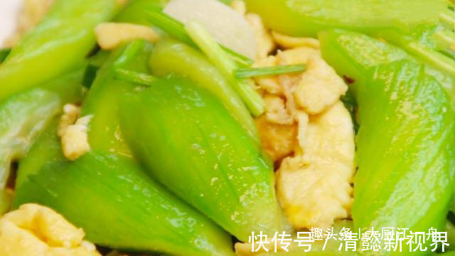 搅拌均匀|炒丝瓜时，很多人第一步就做错了，难怪炒的丝瓜发黑没食欲