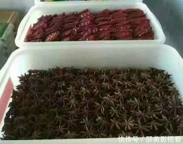 兵哥哥们的厨房,强迫症吃货的天堂,八角和辣椒也摆放的太牛了!