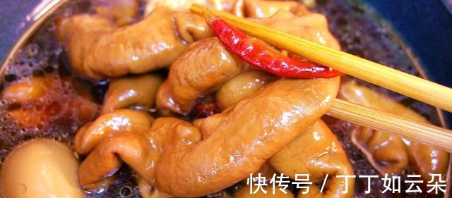 大肠用啤酒煮一煮，出锅比炒大肠更香，学会摆摊一天能卖500份！
