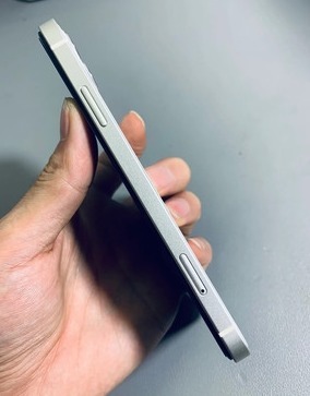 雌雄|华强北“iPhone 11魔改iPhone 12”来了 网友：雌雄难辨