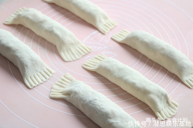 天热别蒸包子,教你懒人吃法,卷一卷8分钟出锅,早餐上桌准吃光