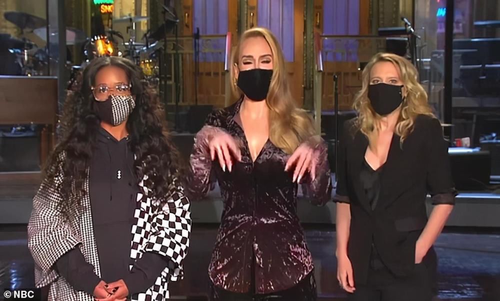  惹眼|英国歌手阿黛尔主持节目，秀美式发音，减重88斤大波浪发型惹眼