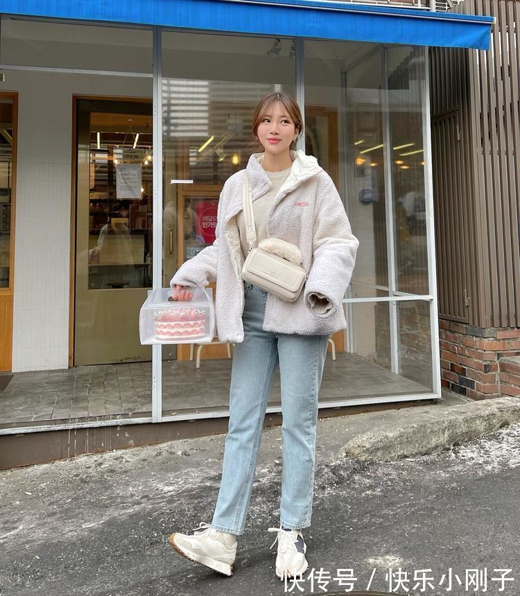 仙女们 温柔才是真女神，这几组女人味穿搭学起来，做个温雅气质的时髦精