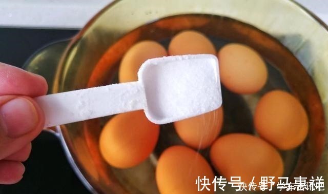 热鸡蛋|煮鸡蛋时,有人加盐,有人放醋,早餐店老板教你6招,鲜嫩易剥壳