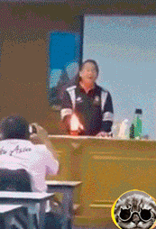 |搞笑GIF：让你们见识见识什么才叫真正的速度