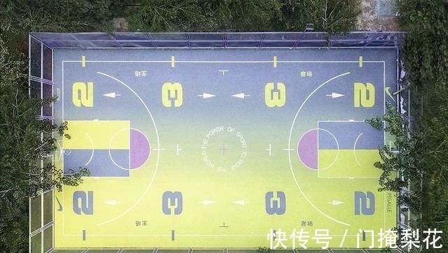 拼色 小白鞋、小黑鞋穿腻了?五彩斑斓的「拼色运动鞋」,该上名单了!