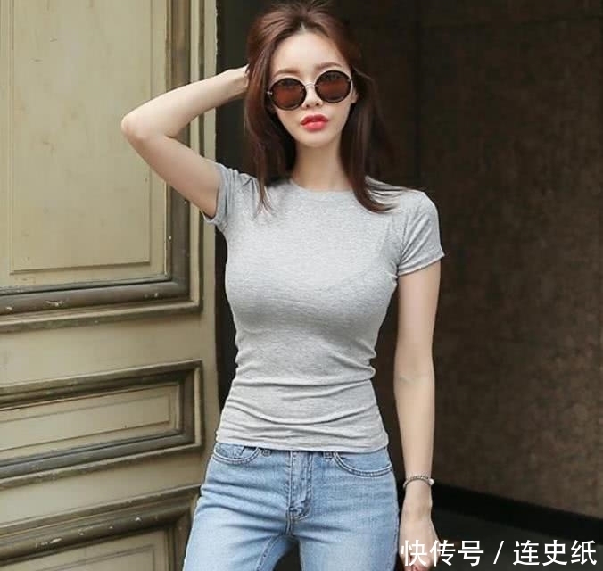 牛仔裤美女:女生不应该勉强自己,怎么舒服怎么穿