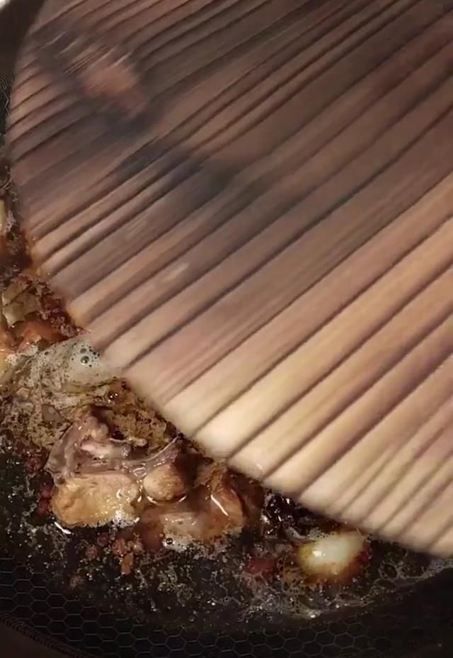 鸡肉|缅怀柴火烹制年代,忍不住回想童年时光,一道家常柴火鸡送给大家