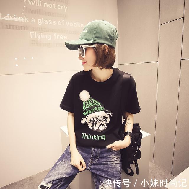 甜美 甜美的女孩穿蕾丝,有态度的girl穿风格T恤