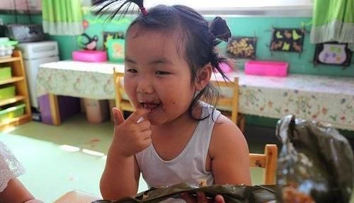 小朋友|小孩在这个年纪前最好别送幼儿园,不然爸妈就是在“坑娃”!