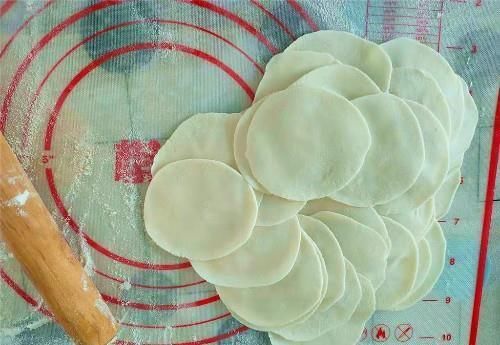 煮饺子别再一直煮了，加上3个步骤，出锅的饺子比饭店的好吃