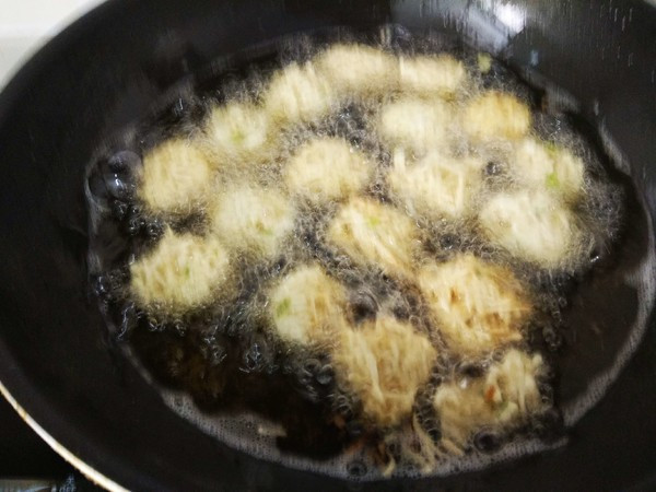 天一冷,我家就隔三差五做1回它,外酥里嫩,鲜香可口,随吃随拿