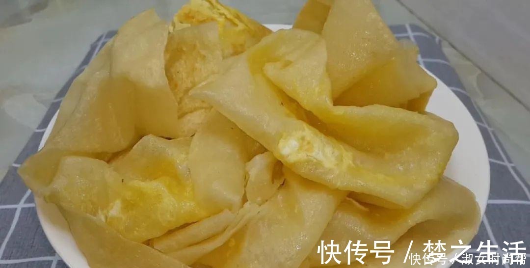 我家烙饼就爱这样做,擀杖卷一卷,张张柔软又劲道,比鸡蛋饼还香