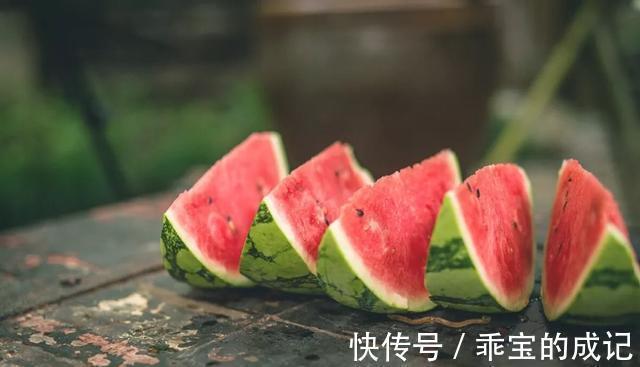 肠胃|玉米是胃炎的“发物”?医生:想胃好,忌2果,喝3茶,胃或变健康