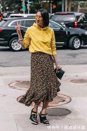 阔腿裤 30岁以上的女人这样穿卫衣,减龄又得体!快看时尚达人的穿搭心机