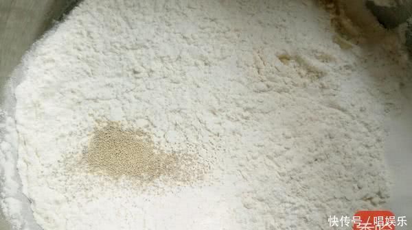 烧饼也能自己做,和面很关键,面软油酥香比买的还好吃