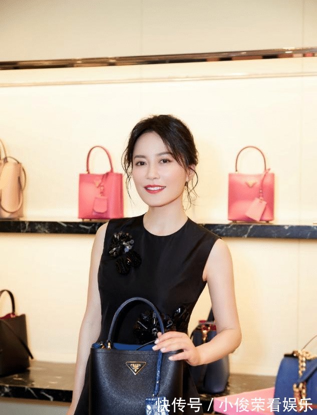 修饰|女人40岁后,别再剪短发了!今夏流行这4种发型,减龄显气质