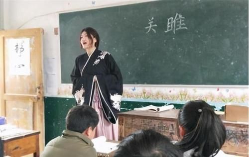 突变|老师穿“汉服”火了，语文和数学老师颜值爆表，历史老师画风突变