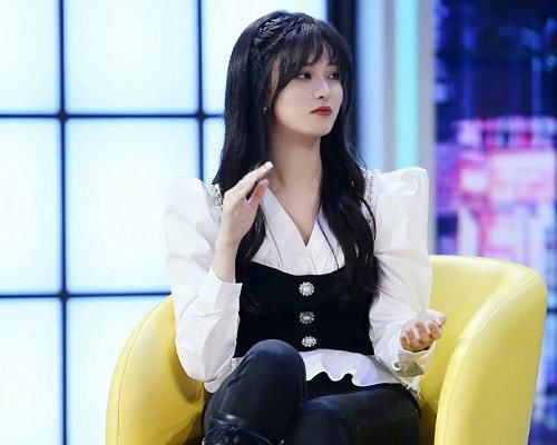 180王一博跟171徐艺洋同框，身高差成看点，谎报身高可不行