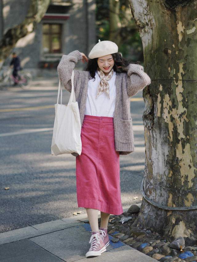 西裤|秋季胖女孩怎么穿?卡其色风衣搭配牛仔裤高级优雅,显高还显瘦