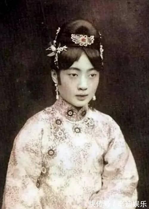 婉容!末代皇后婉容的翡翠收藏太让人羡慕了,据说如今特别值钱!