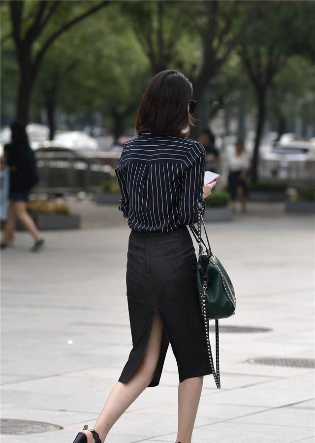 不好看|很多人不喜欢粗跟凉鞋，觉得不好看，那是因为你没有搭配对