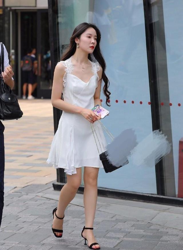 到了一定的年纪，格外爱穿裙子，特别是这种“仙女”裙