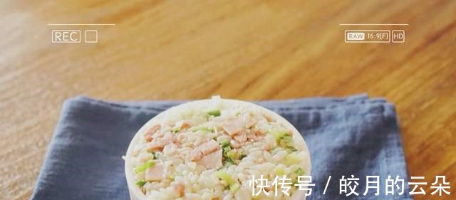 搭配|开启剩饭新模式，不炒、不煮、不蒸，搭配1个鸡蛋，出锅秒光盘！