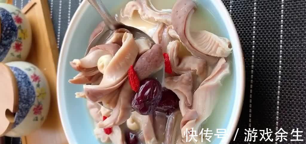 猪肚汤正确的做法,选择合适的药材很重要,汤鲜味美营养滋补