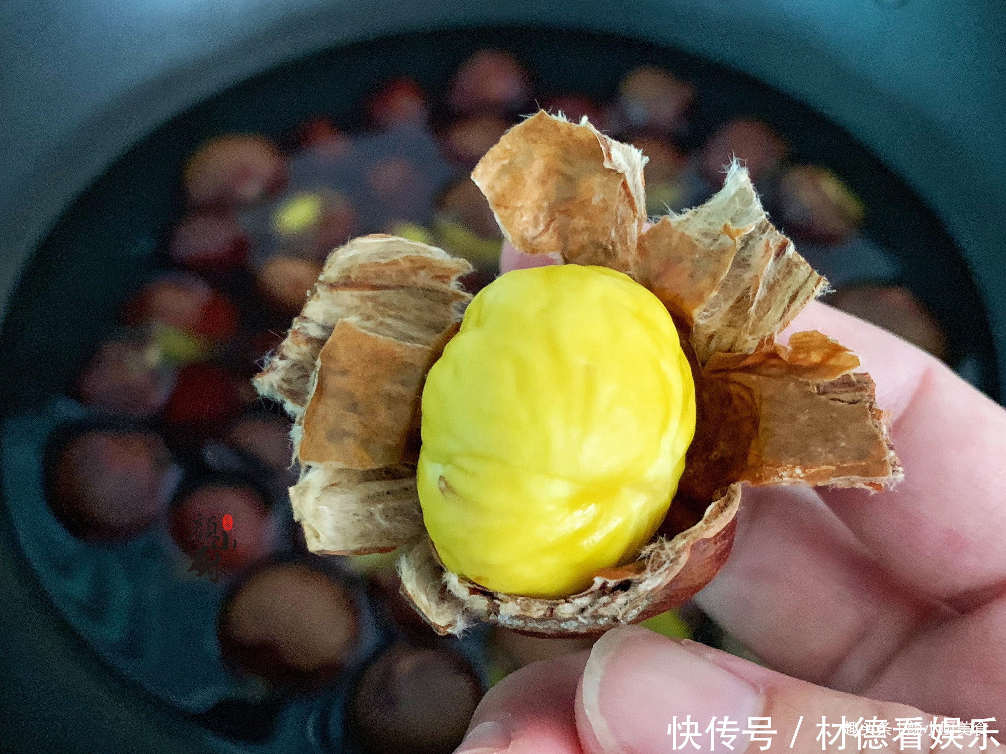 技巧|剥板栗有技巧,教你1个好办法,几分钟剥一堆,干净完整不伤手