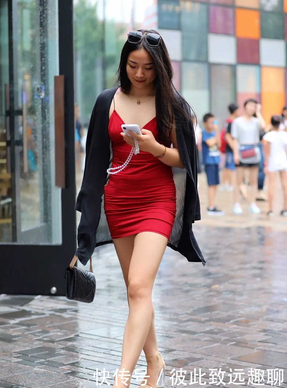 颜值|街怕：包臀裙搭配高跟鞋，提升你的夏日颜值