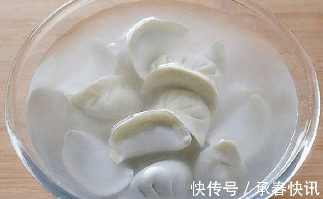 饺子|饺子包好,最忌直接放冰箱冻!做好2步,饺子不粘连,煮时不破皮