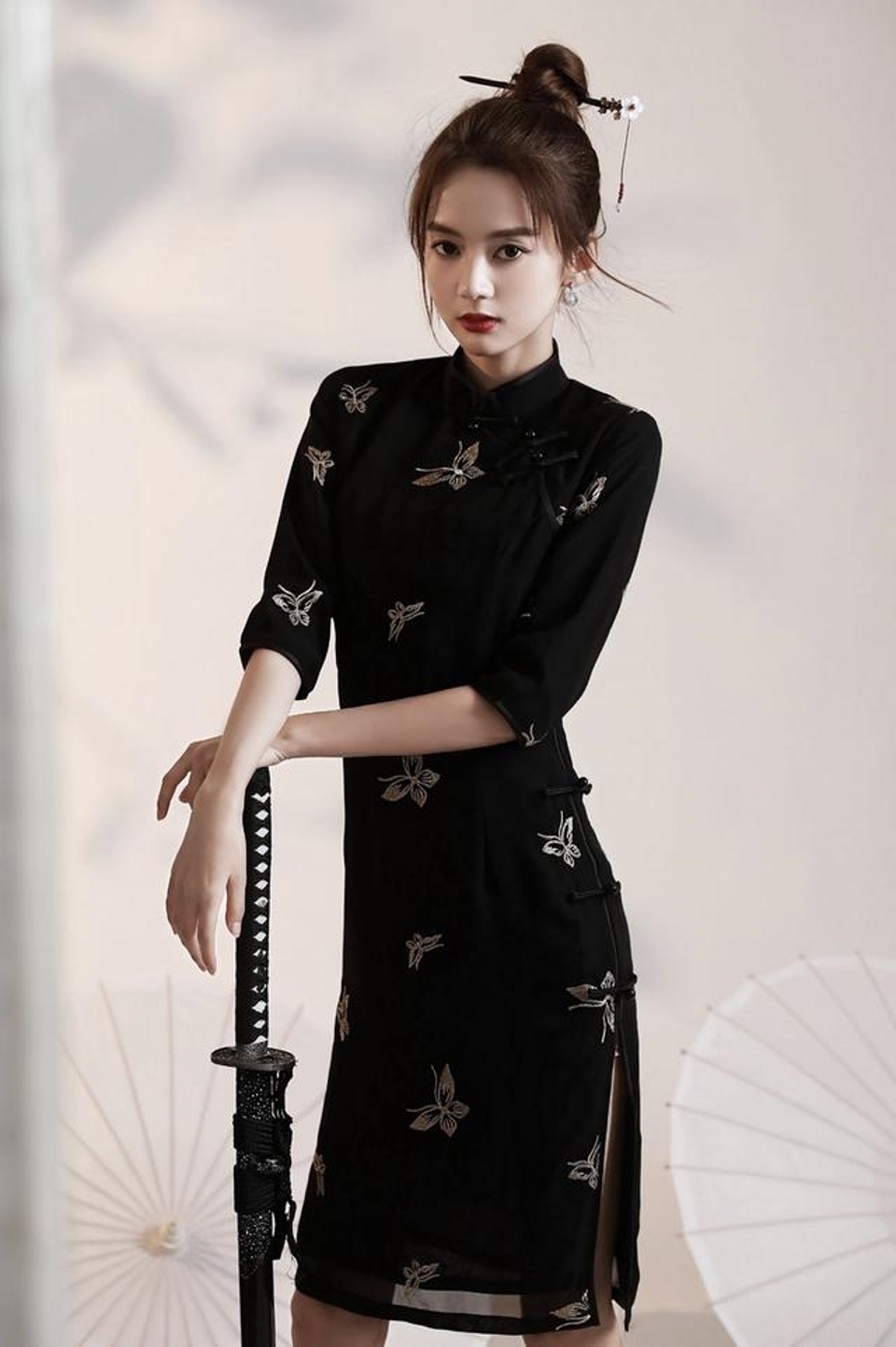 全开襟 短裤搭配吊带背心,时刻彰显你的腿长,简单穿搭也能美的出彩