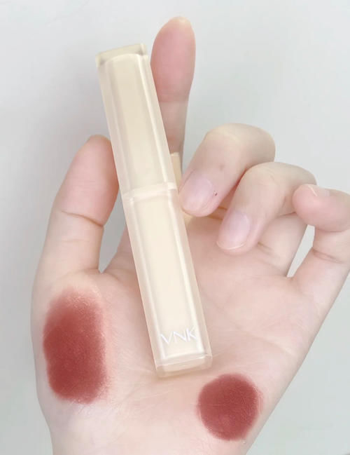 霸主|“奶凶”系口红才是秋冬霸主,尤其是这4支,涂上又嗲又魅还显白