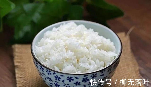 蒸米饭，这2种调料缺一不可，很多人不知道，难怪米饭不香不筋道！